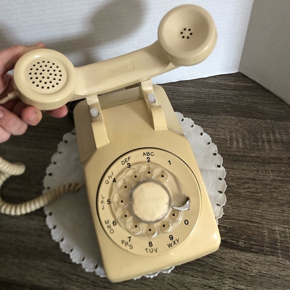 Vintage Cream Rotary Telephone - Picture 3 of 8
